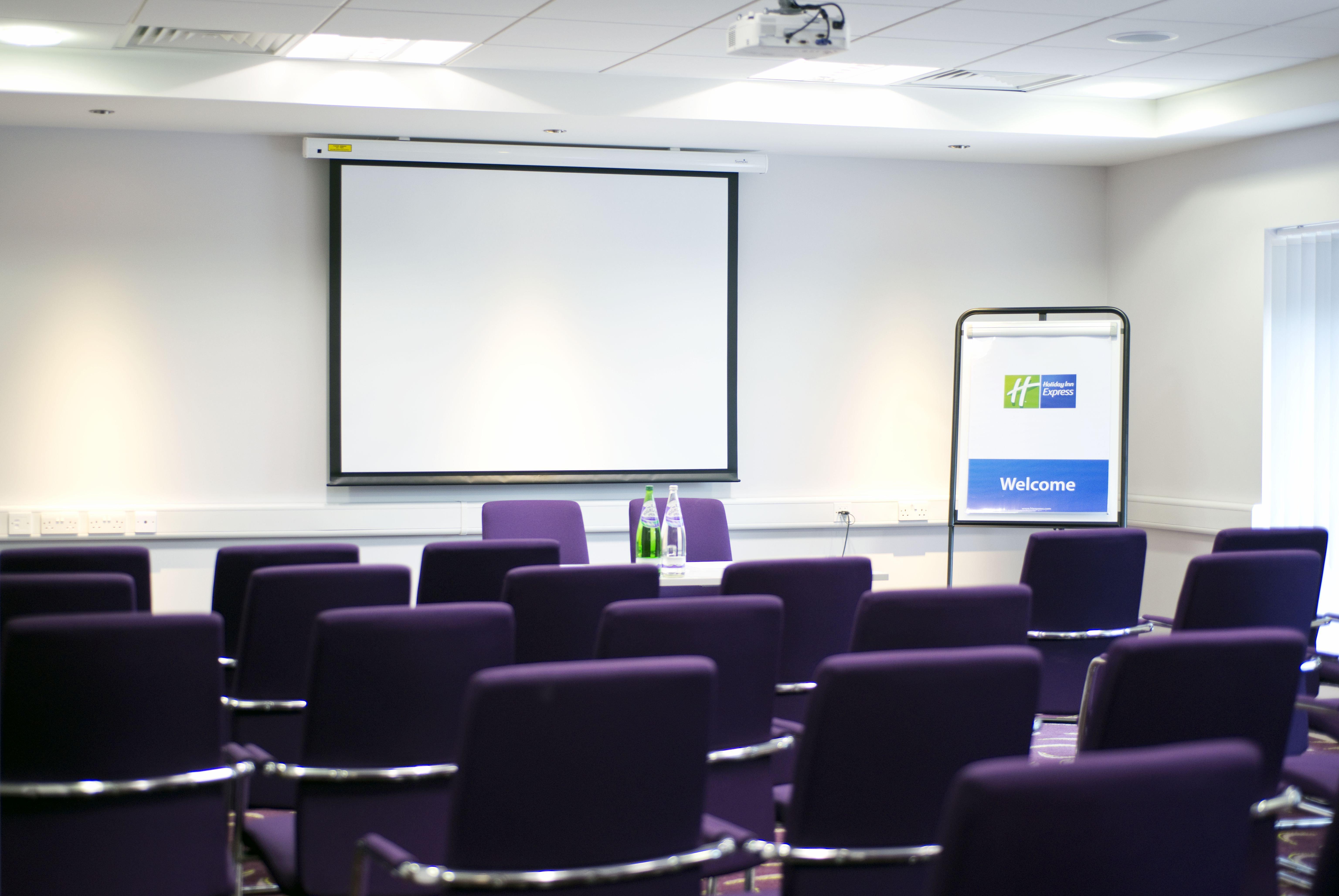 Holiday Inn Express Dunstable, An Ihg Hotel Dış mekan fotoğraf