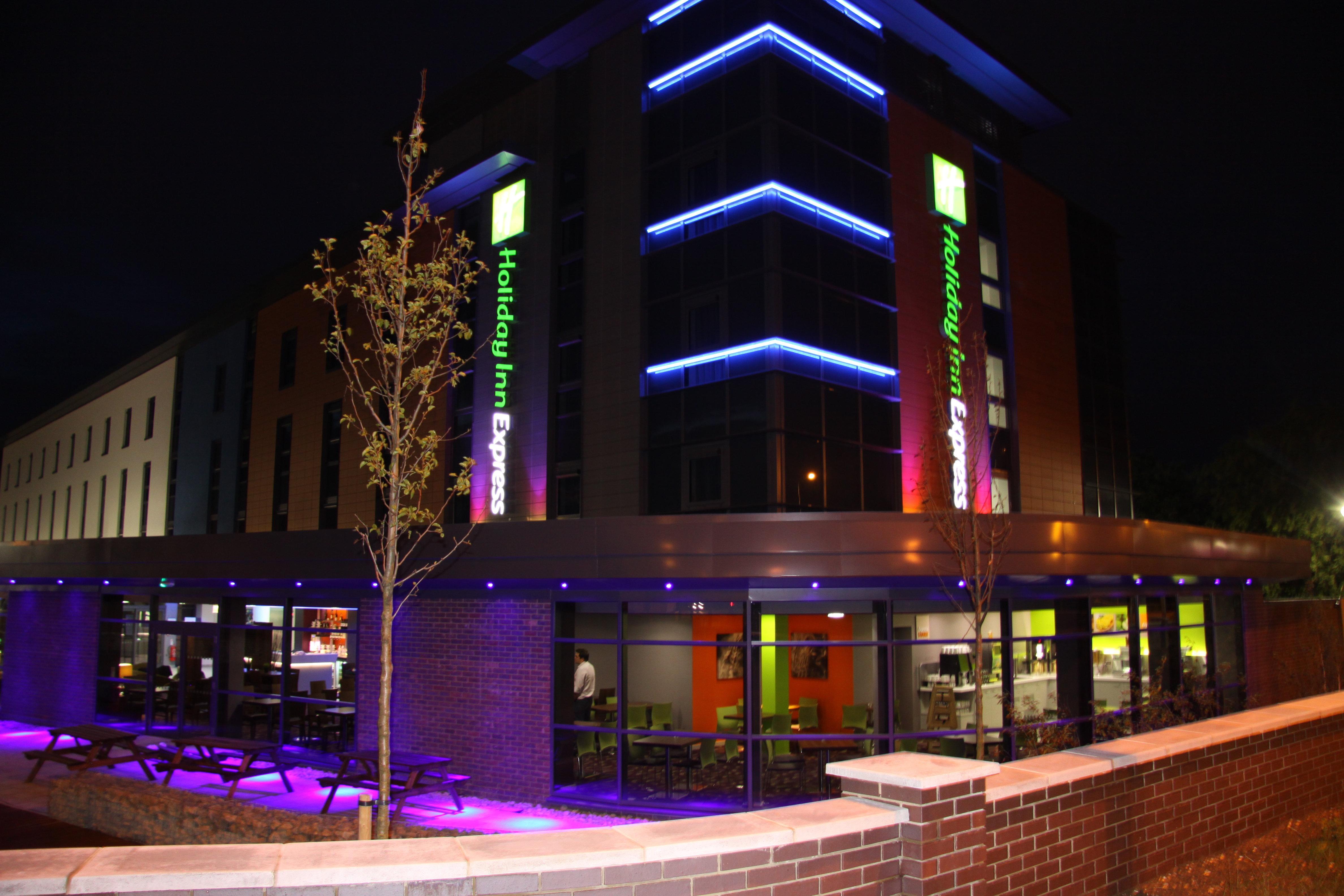 Holiday Inn Express Dunstable, An Ihg Hotel Dış mekan fotoğraf