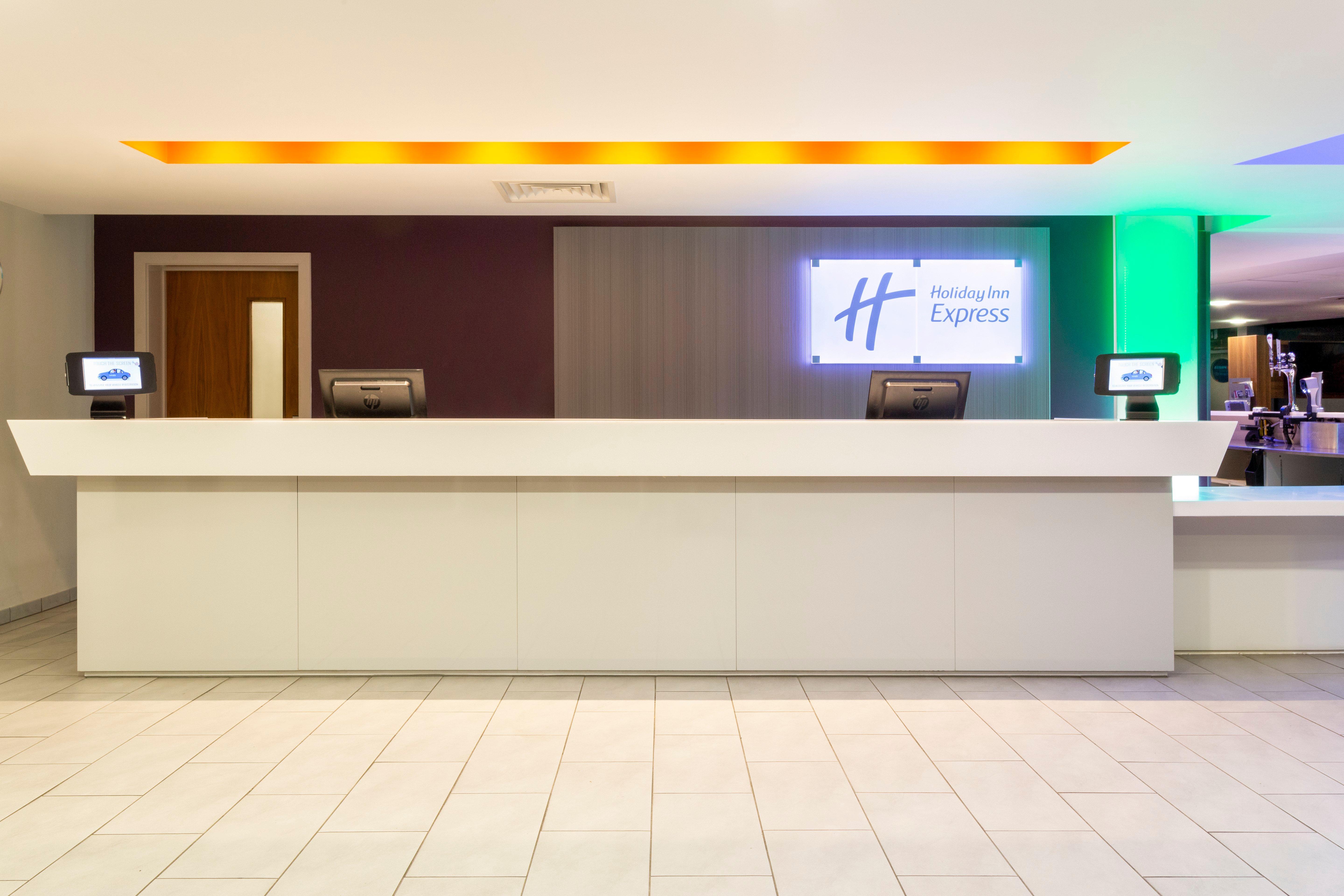 Holiday Inn Express Dunstable, An Ihg Hotel Dış mekan fotoğraf