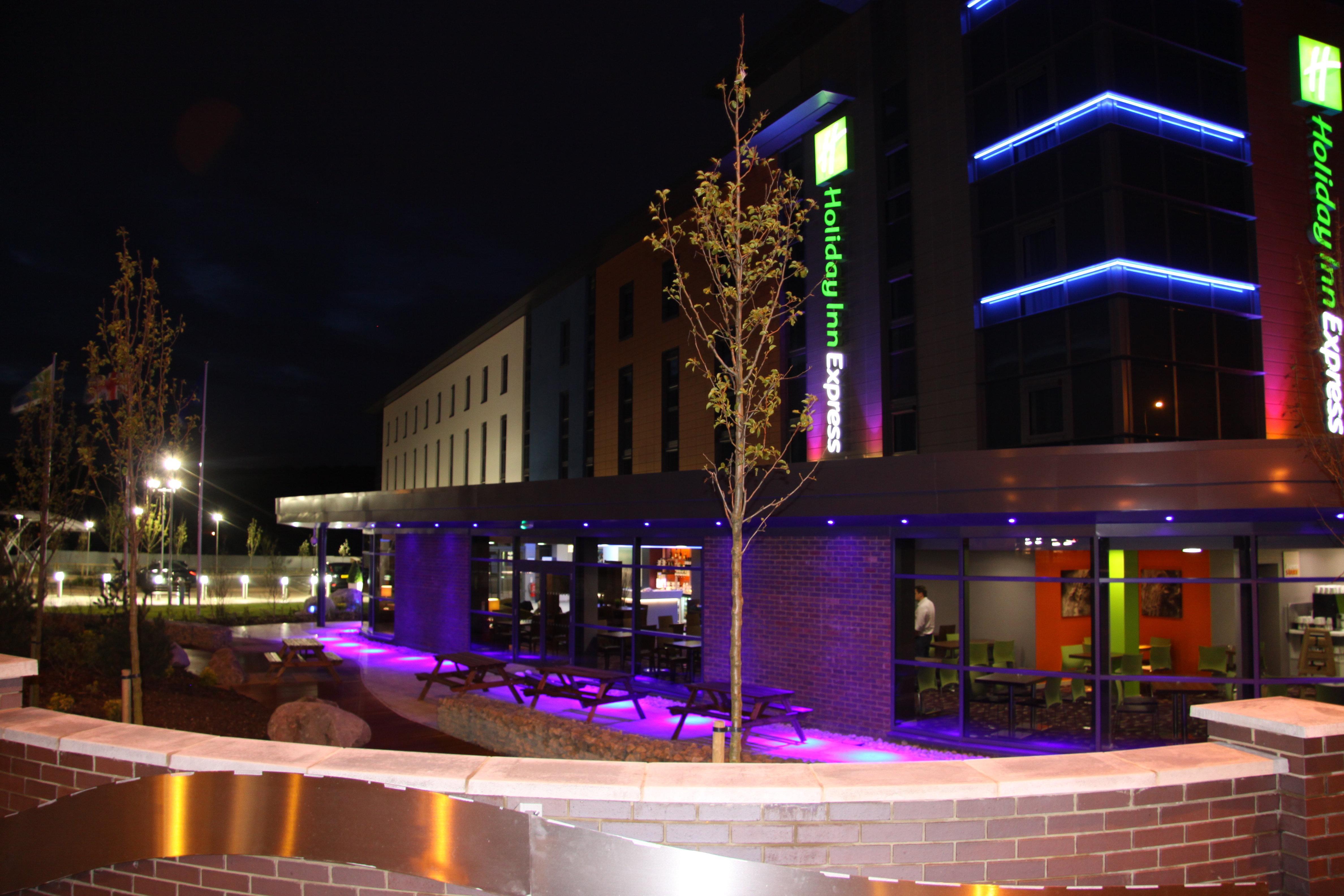 Holiday Inn Express Dunstable, An Ihg Hotel Dış mekan fotoğraf